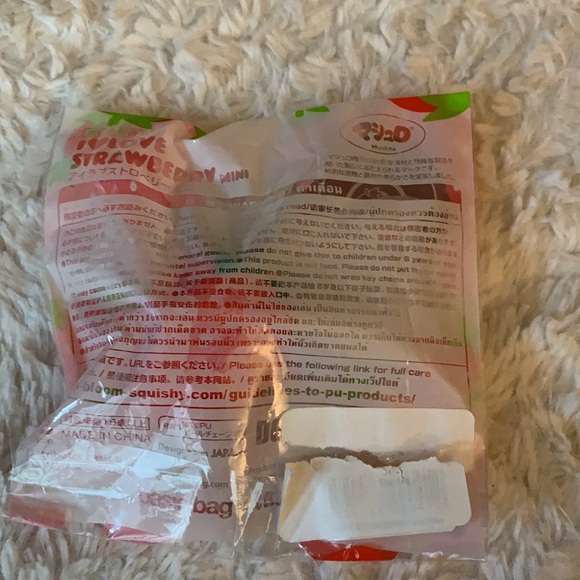 Ibloom strawberry squishy - Picture 2 of 2